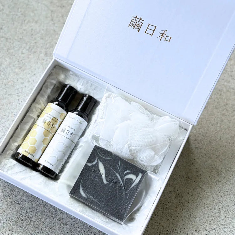 夏ギフト 繭日和シャンプー40ml 繭日和ボディーソープ40ml 竹炭シルク石鹸／青空石鹸70g 泡立てネット