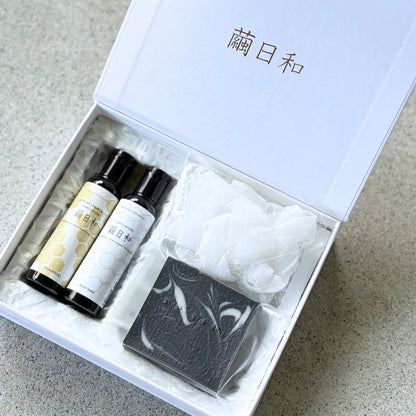 夏ギフト 繭日和シャンプー40ml 繭日和ボディーソープ40ml 竹炭シルク石鹸／青空石鹸70g 泡立てネット