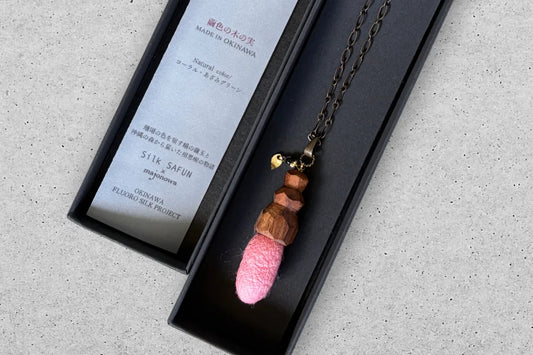 繭色の木の実ペンダント ピンク